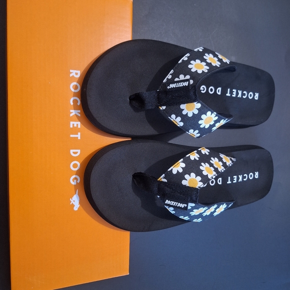 Rocket Dog brand flip flops- Sunflower print- New in box - Picture 2 of 2